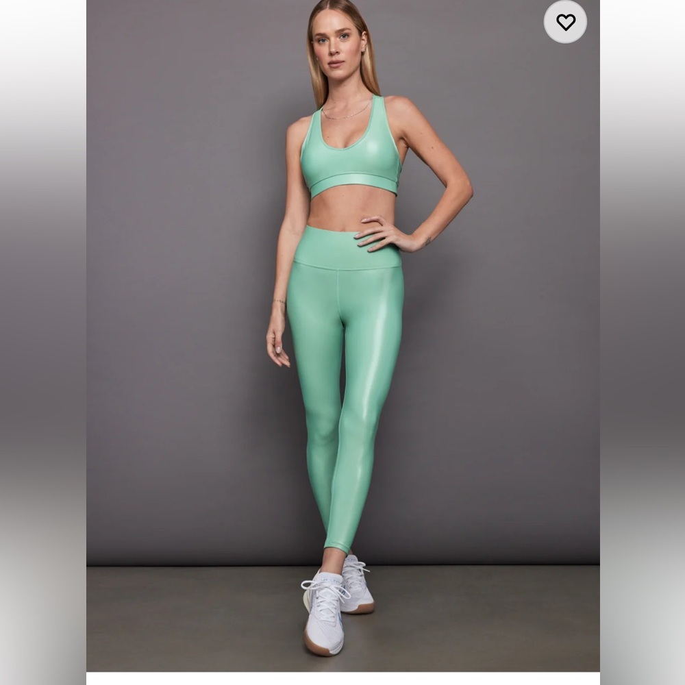 CARBONE 38 Action Bra 2.0 in Takara Shine High Rise 7/8 Legging in
Takara Shine
